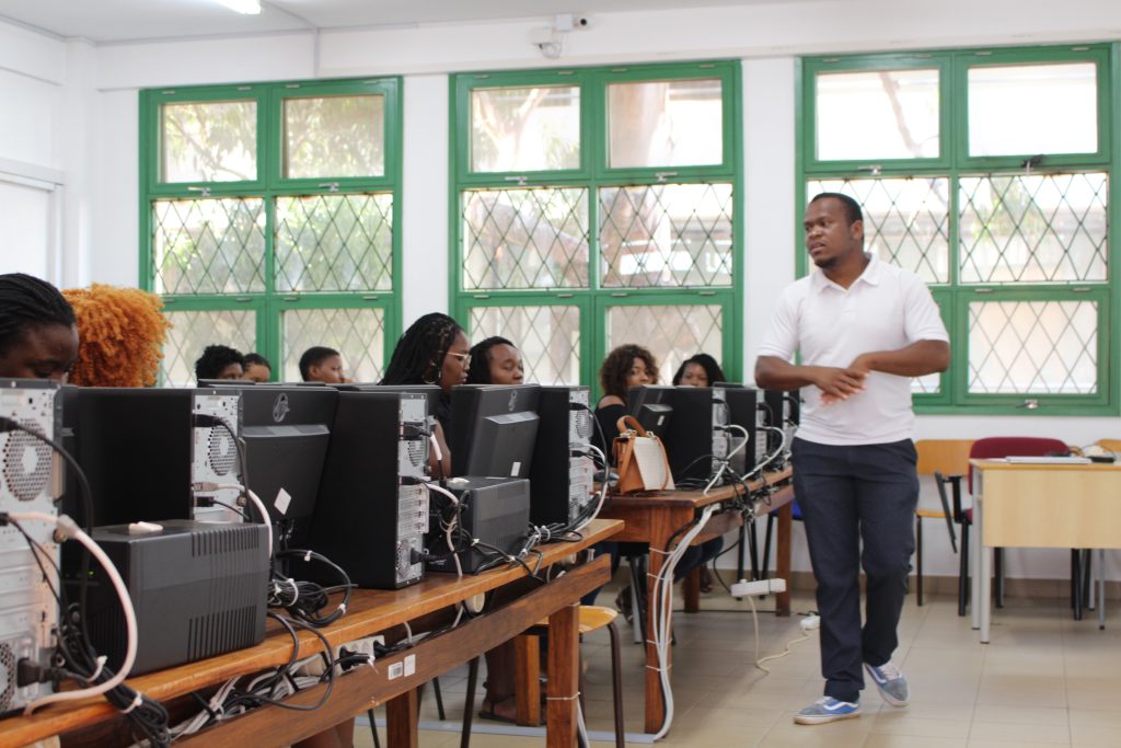 PROJECTO ‘CODING GIRLS’ CAPACITA ESTUDANTES FINALISTAS E RECÉM-GRADUADAS EM MATÉRIAS DE PROGRAMAÇÃO WEB E EMPREENDEDORISMO