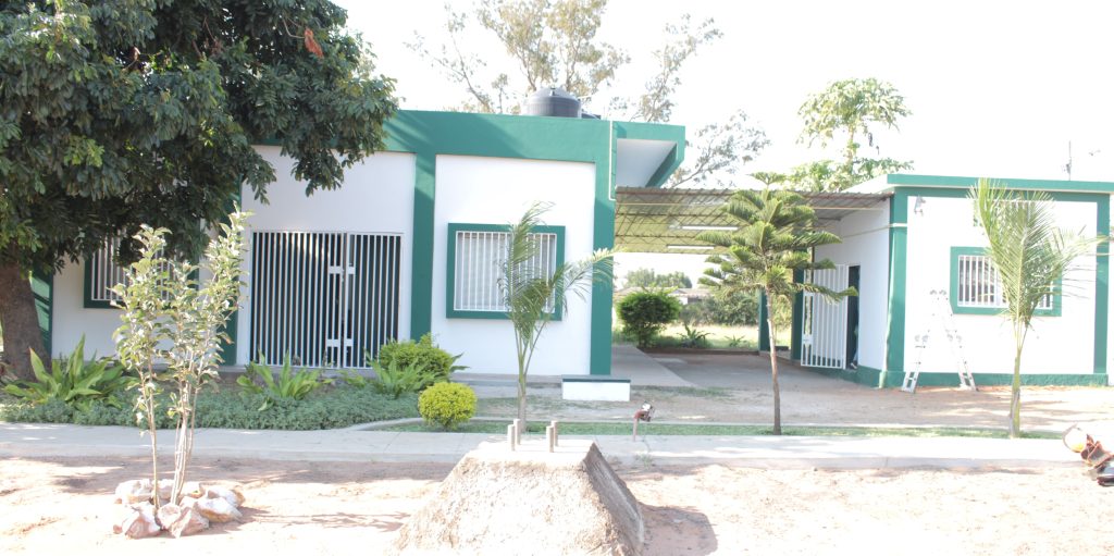 EMPREITEIRO PROCEDE A ENTREGA DE INCUBADORA DO CENTRO DE INFORMÁTICA DA UEM